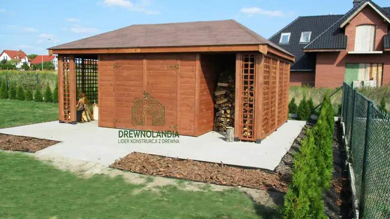 drewutnia z dwoma miejscami na zewnątrz