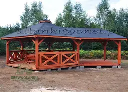 duża altana ogrodow z granatowym dachem