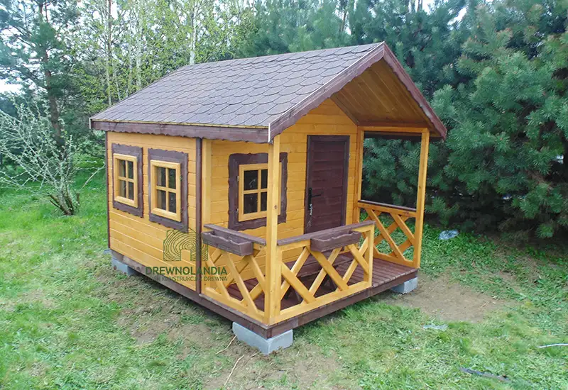 Place zabaw domki z drewna