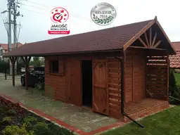 drewniany domek letniskowy brązowy