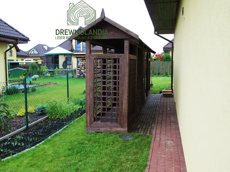 Drewutnia Dagmara - 7x1m, z magazynkiem narzędziowym