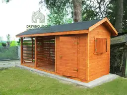 drewutnia z dachem czarnym na kostce brukowej