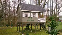 Domek drewniany do zabaw dla malych i duzych dzieci