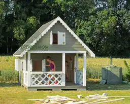 Drewniane domki dla dzieci 2016