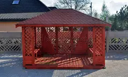 czerwona zamknięta pergola