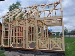 budowa piętrowego domku letniskowego