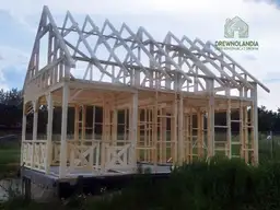 Drewnolandia szkielety domkow drewniane