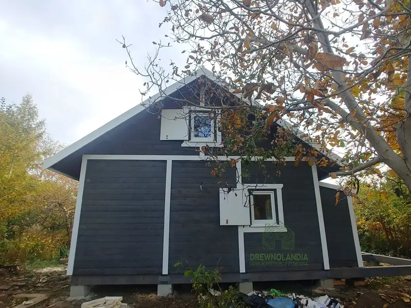 Nowoczesny drewniany domek z antresolą Adam IV 5,9m x 5,9m 