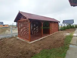 Magazynek zintegrowany z drewutnia