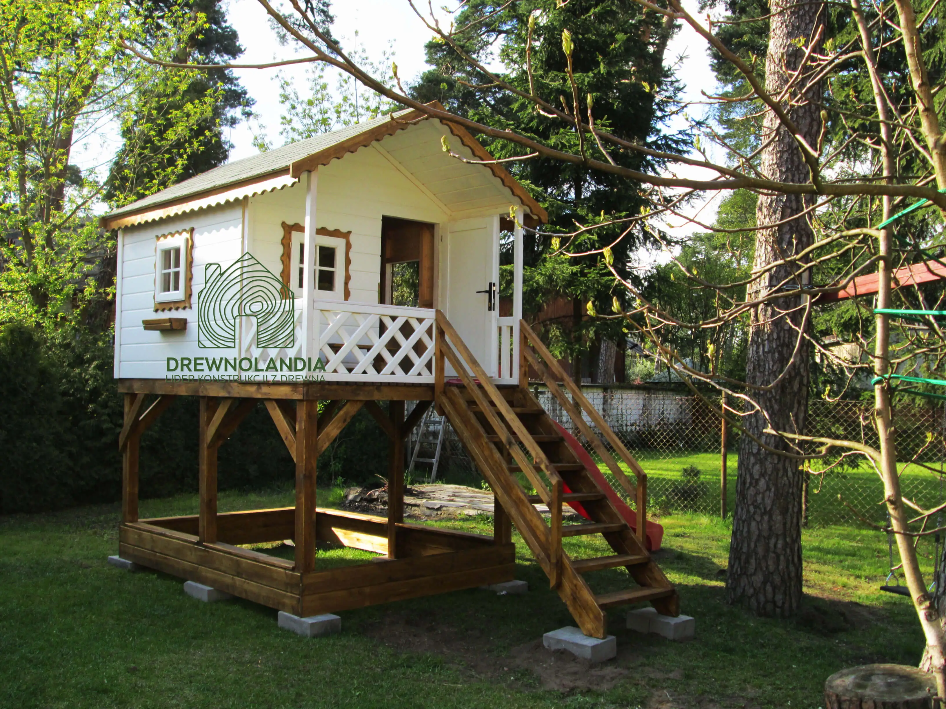 Naturalny domek dla dzieci