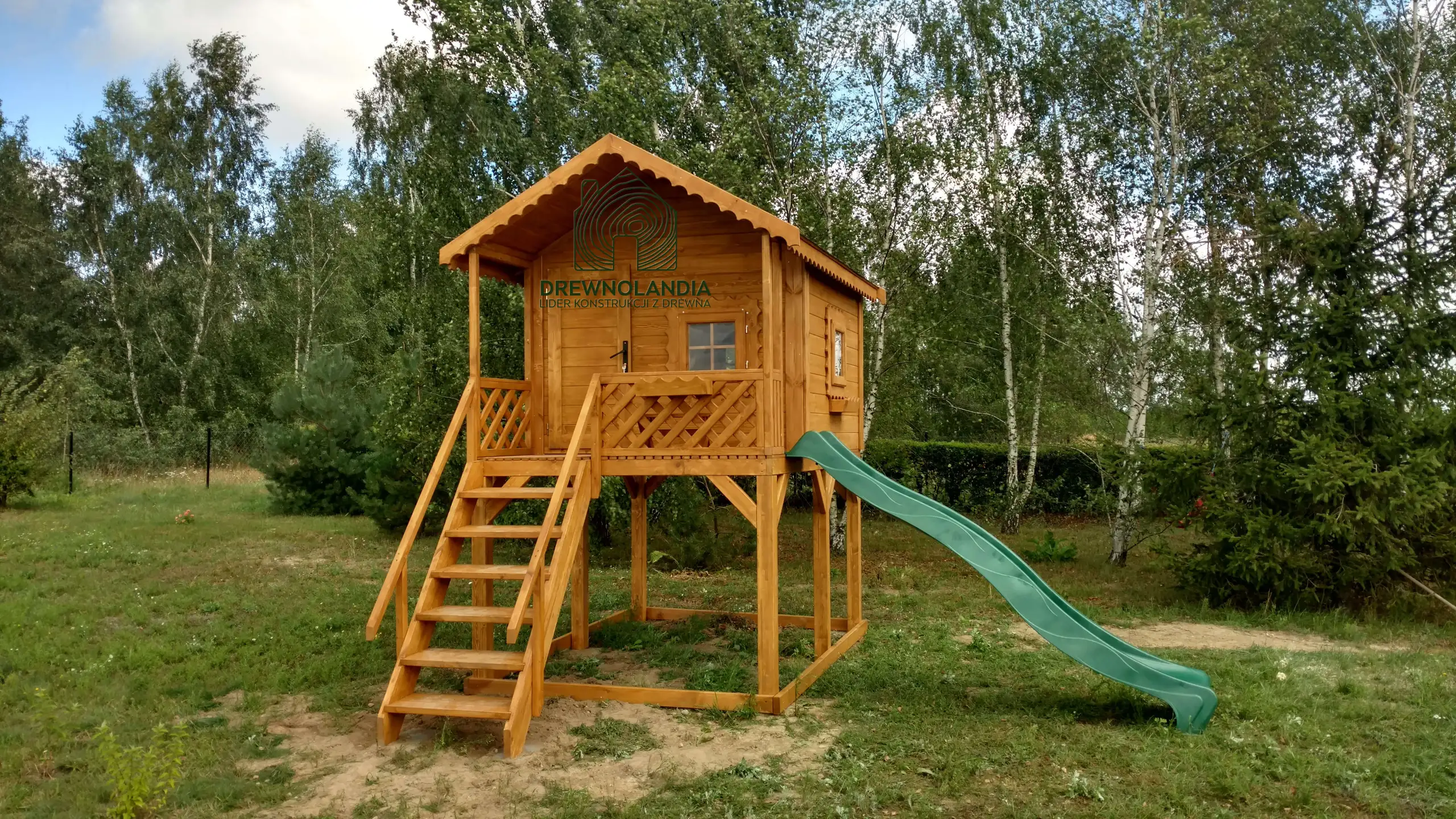 Domek dla dzieci Bolek - 2,8m x 2m z małym placem zabaw