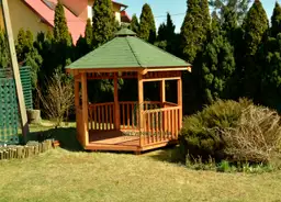 Klasyczna altanka szesciokatna