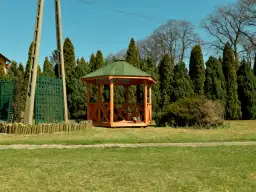 Altana na grilla ze znajomymi