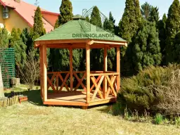 Altana kwadratowa z drewna