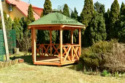 Altana kwadratowa z drewna