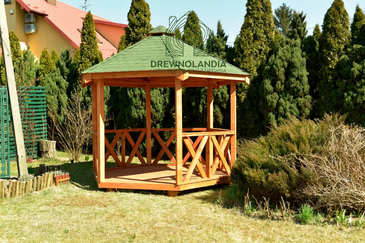 Altana kwadratowa z drewna