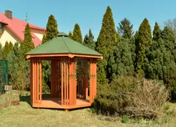 Sandra altanka z drewna