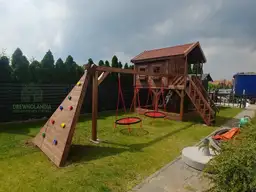 Domek drewniany do zabawy