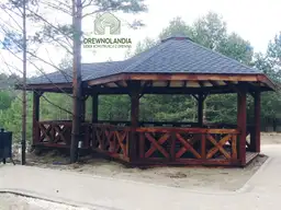 Altana z drewna idealna na przyjecia