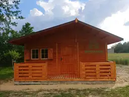 Domek z balika drewnianego