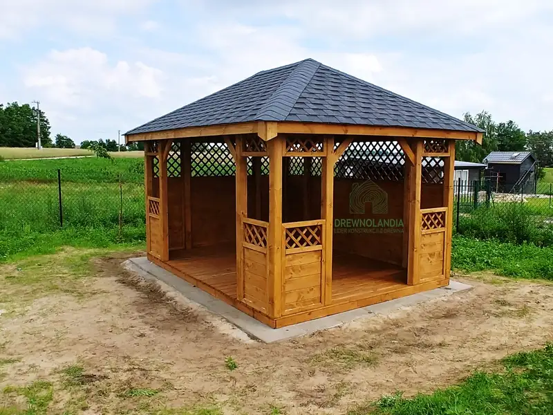 Klasyczna altana drewniana