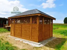 Tania altanka z drewna