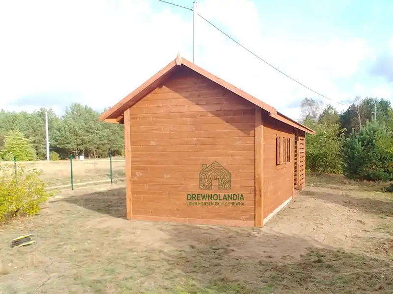 domek Kuba na narzędzia z drewutnią