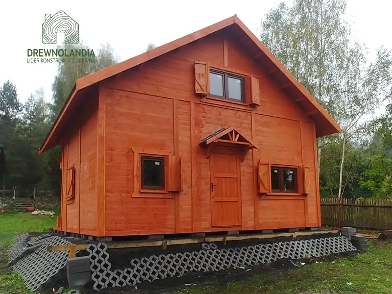 Karol domek z drewna z tarasem