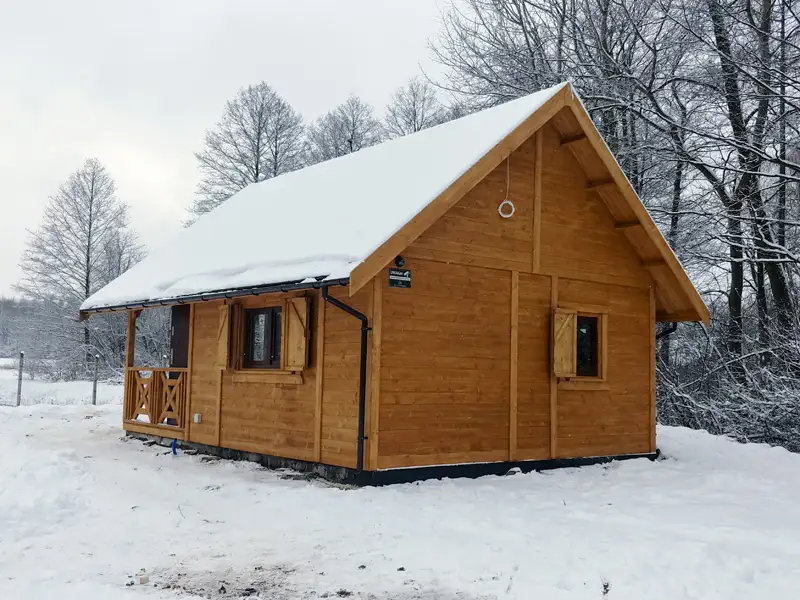 Wiktor IV - duży letniskowy domek drewniany na ROD, wymiary 5,9x5,9m