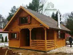 Letniskowy domek z drewna Wiktor IV, przestronny, z dużym tarasem, od Drewnolandii