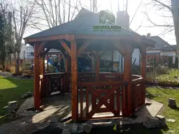 Ośmiokątna drewniana altanka Eliza idealna na działkę o wymiarach 5 m