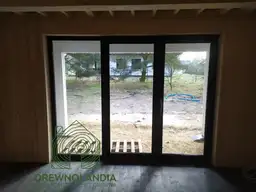 Domek CRP9 z jasnym drewnem i przestronnym tarasem