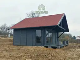 Letniskowy domek Karol IV – 7x5 z tarasem 7x2 – idealny na działkę