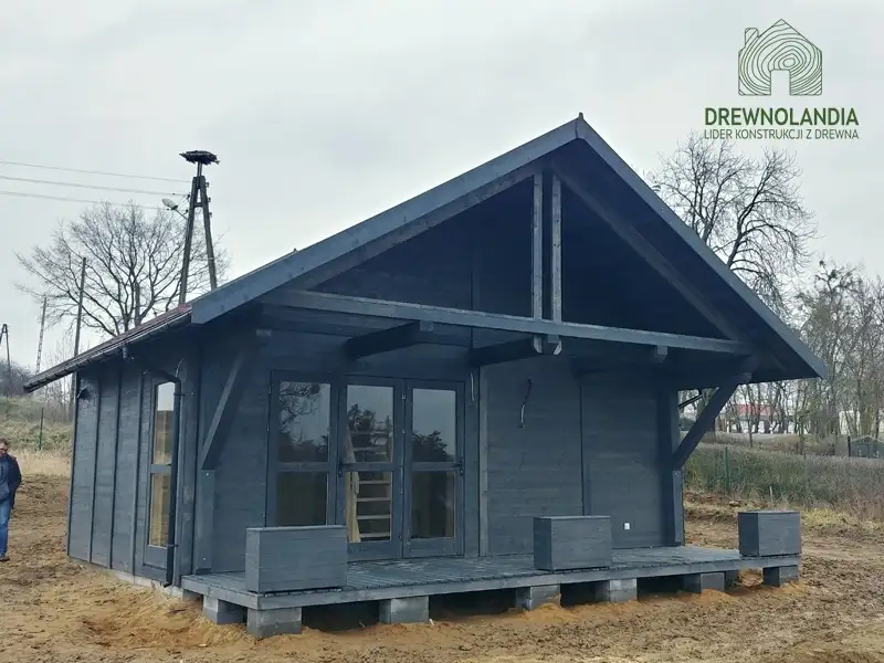 Domek z tarasem Karol IV – wymiary 7x5m + 7x2m – 35m² – Drewnolandia