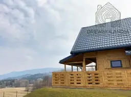 domek drewniany rekreacyjny z tarasem