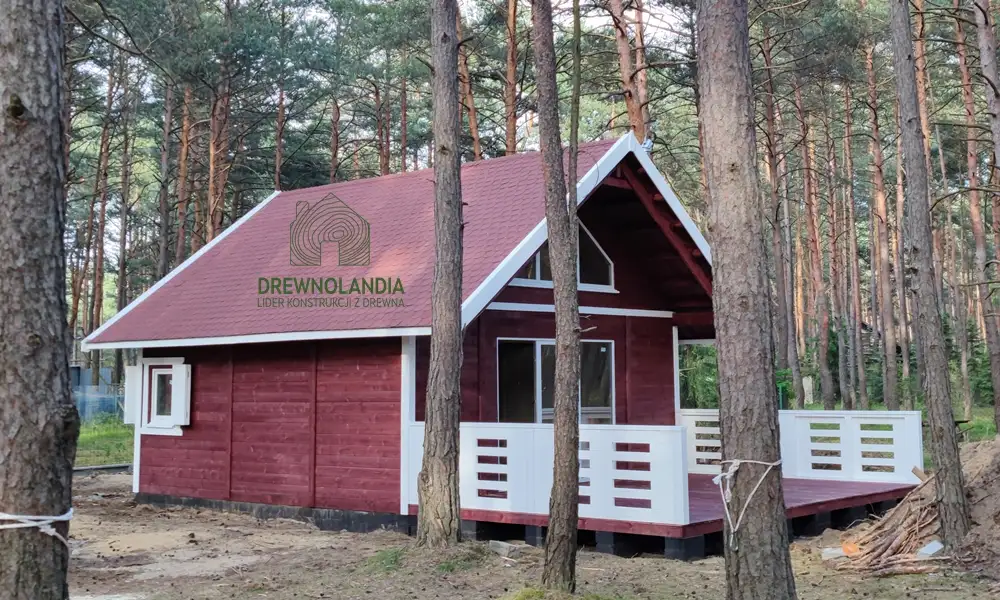 Adam IV – duży nowoczesny domek drewniany z tarasem i antresolą – 35m2