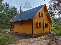 Drewniany domek Leon III w nowoczesnym stylu, idealny na letniskowy wypoczynek