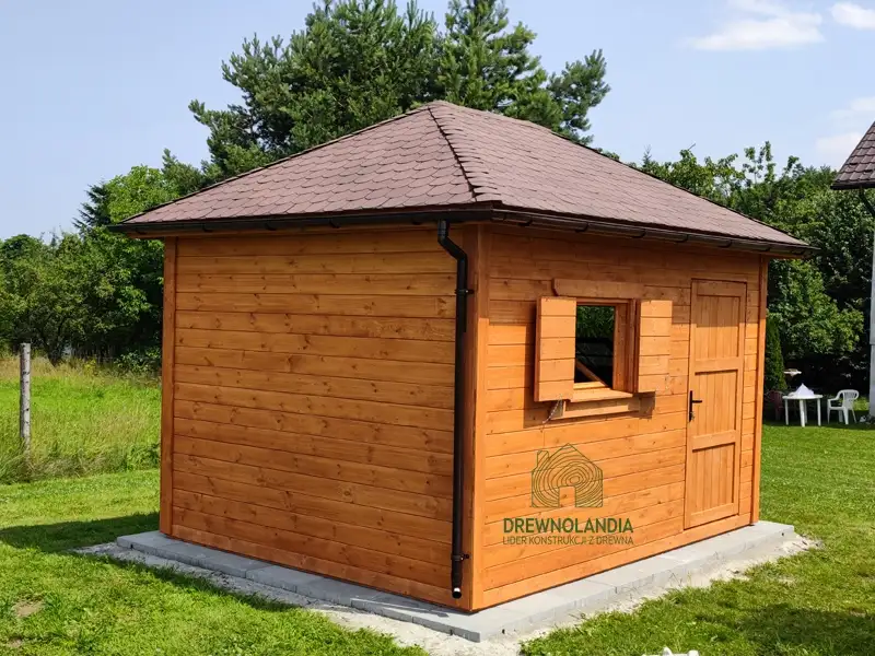 Drewniany domek narzędziowy Jerzy, stylowy i funkcjonalny