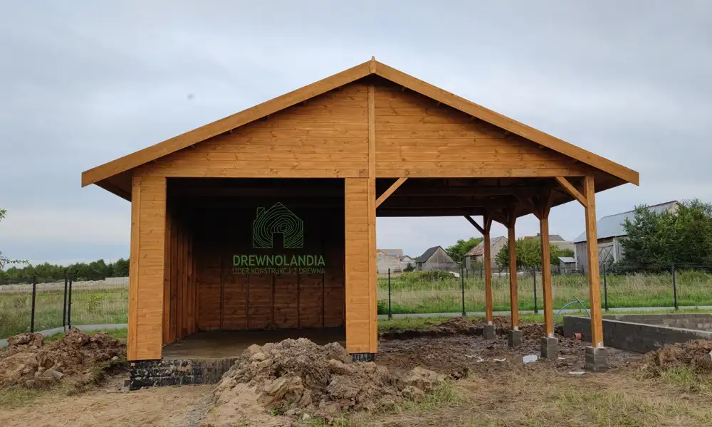 Magda - duża drewniana wiata na dwa auta, z dodatkowym schowkiem