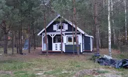 CRA1 – ocieplony domek całoroczny z drewna – gotowy do montażu