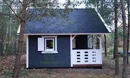 Całoroczny drewniany domek z antresolą – model CRA1