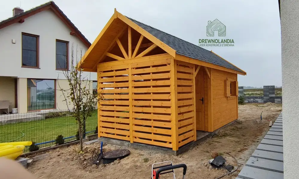 drewniany-domek-na-narzedzia-z-drewutnia-do-35m2-kuba