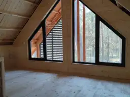 CRA13 - Widok całorocznego domku rekreacyjnego z drewna, nowoczesny design