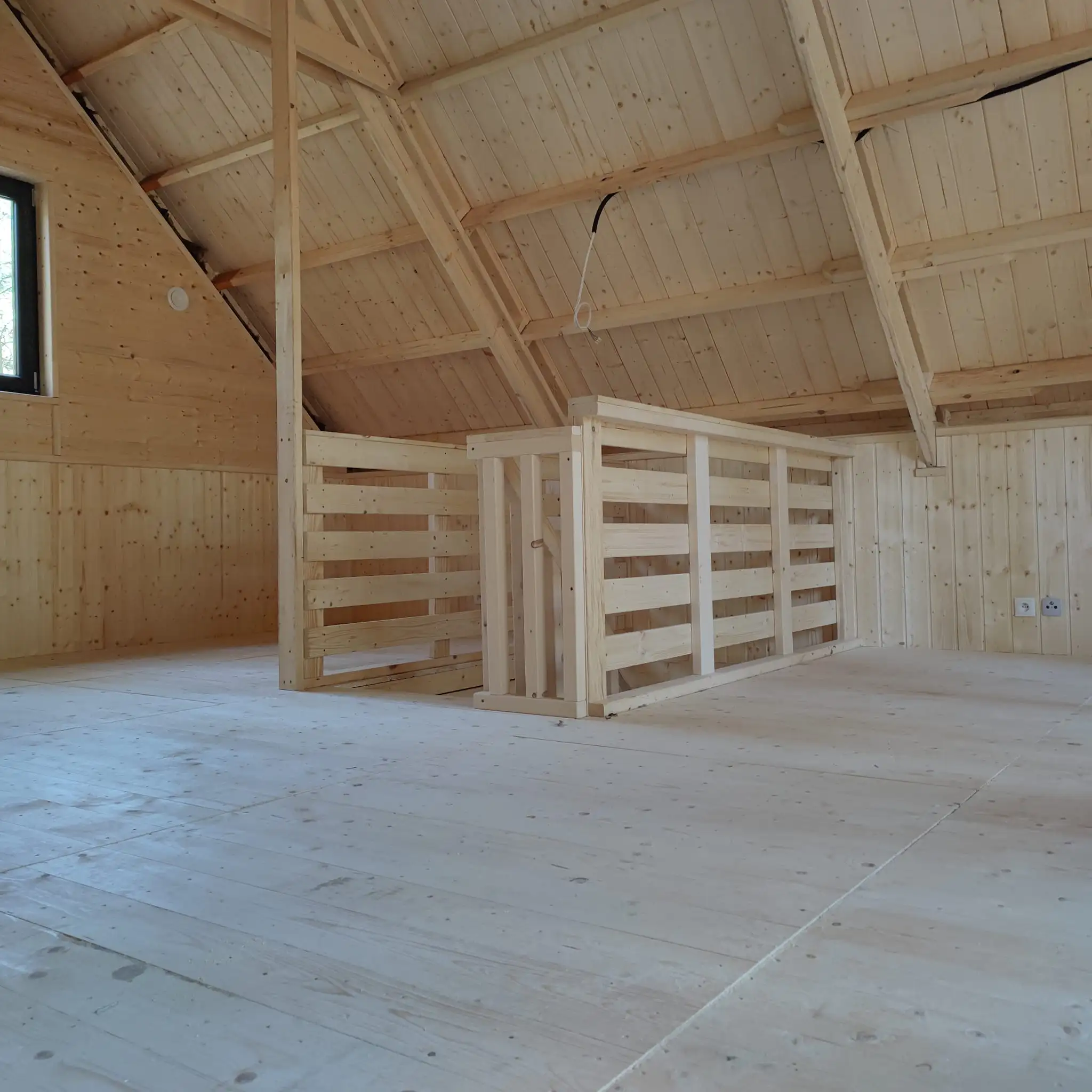 CRA13 - Widok detali elewacji drewnianego domku rekreacyjnego