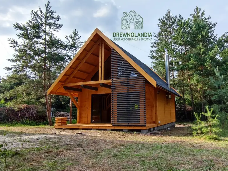 Duży, nowoczesny letniskowy dom drewniany 35m²