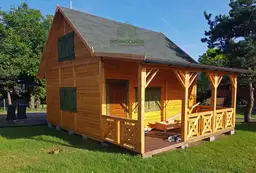 Caloroczny domek ocieplony z mediami