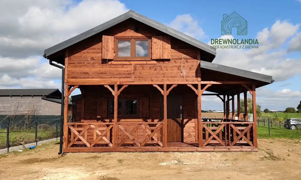 Ocieplony dom drewniany całoroczny CRP6 z instalacjami i nowoczesnym wykończeniem