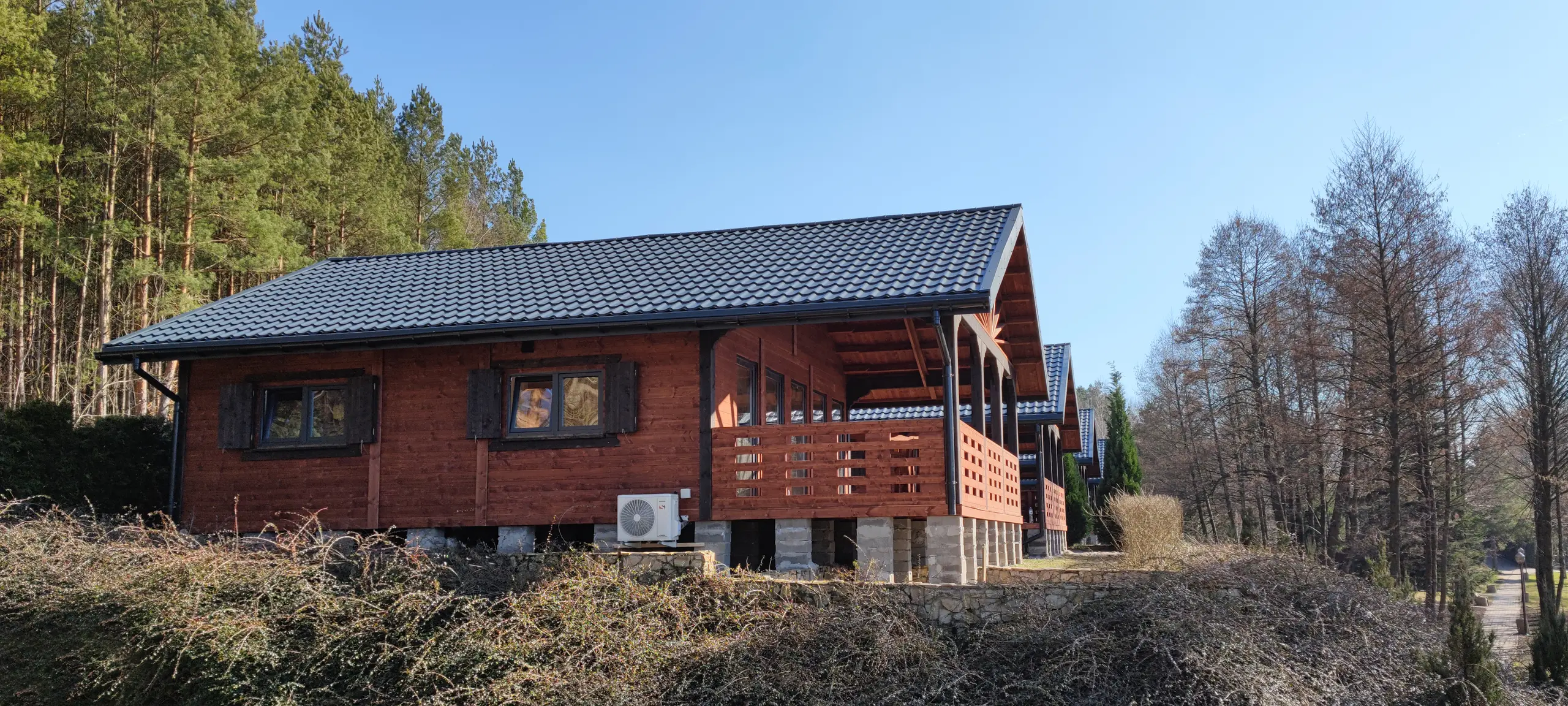 Domek CRK13 – nowoczesny całoroczny projekt z drewna