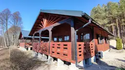 Rekreacyjny domek CRK13 – przestrzeń i naturalne wykończenie