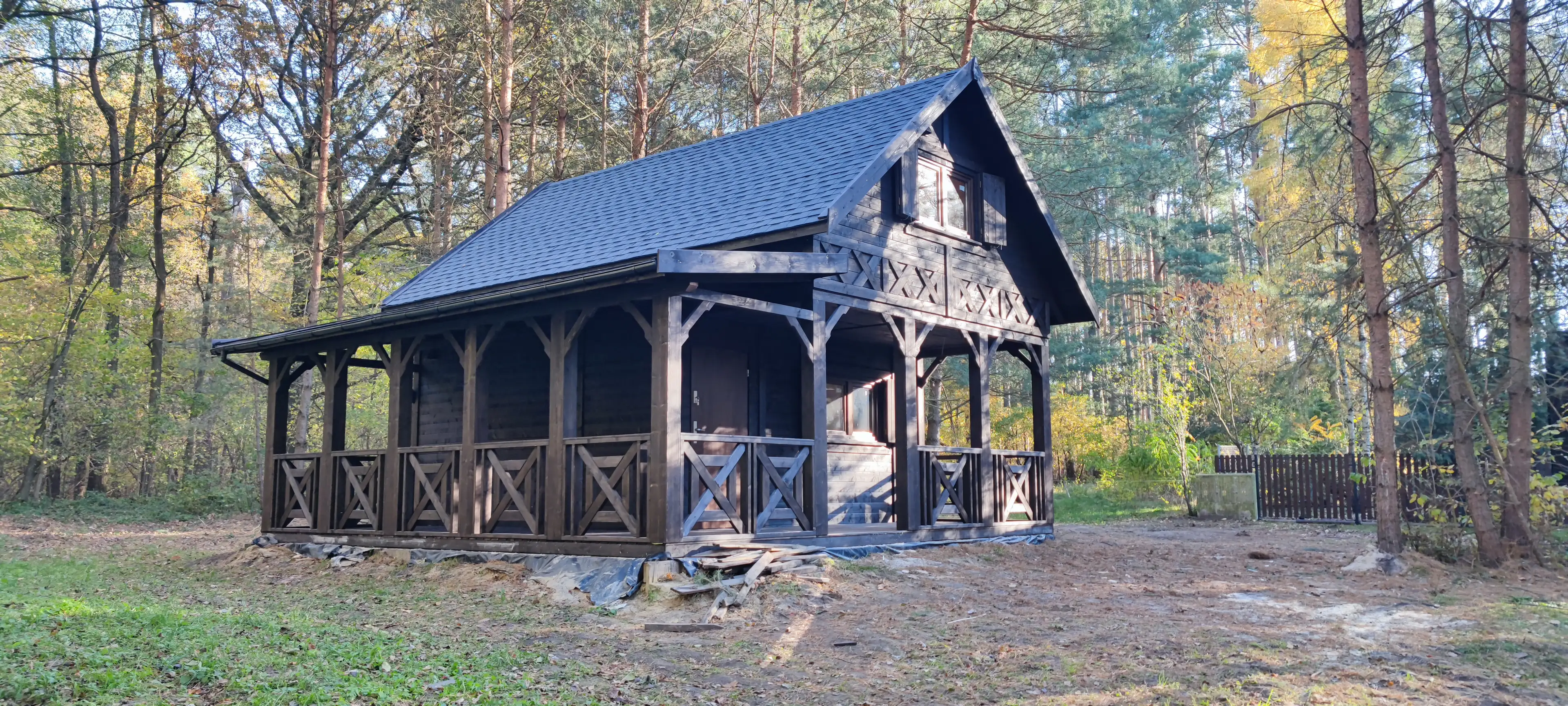 Drewniany domek CRK14 – widok na nowoczesną elewację